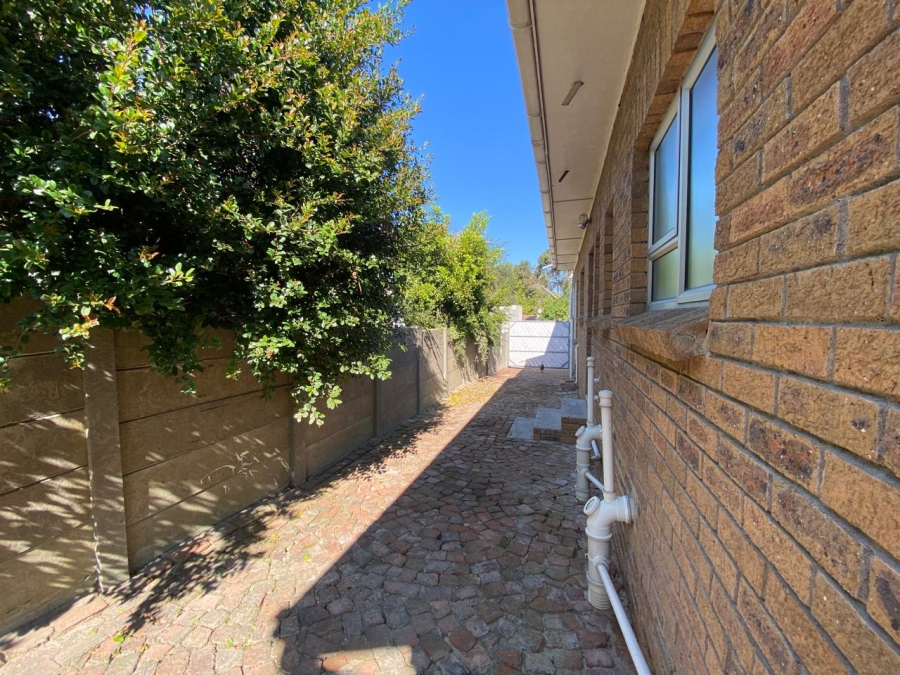 To Let 3 Bedroom Property for Rent in Kenridge Western Cape